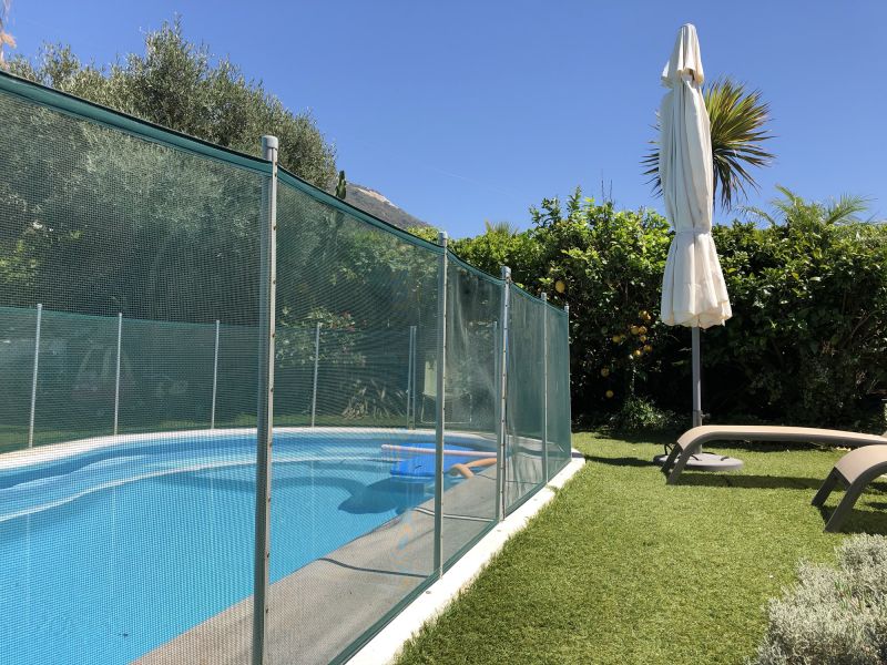 Pet-Safe Pool Barrier